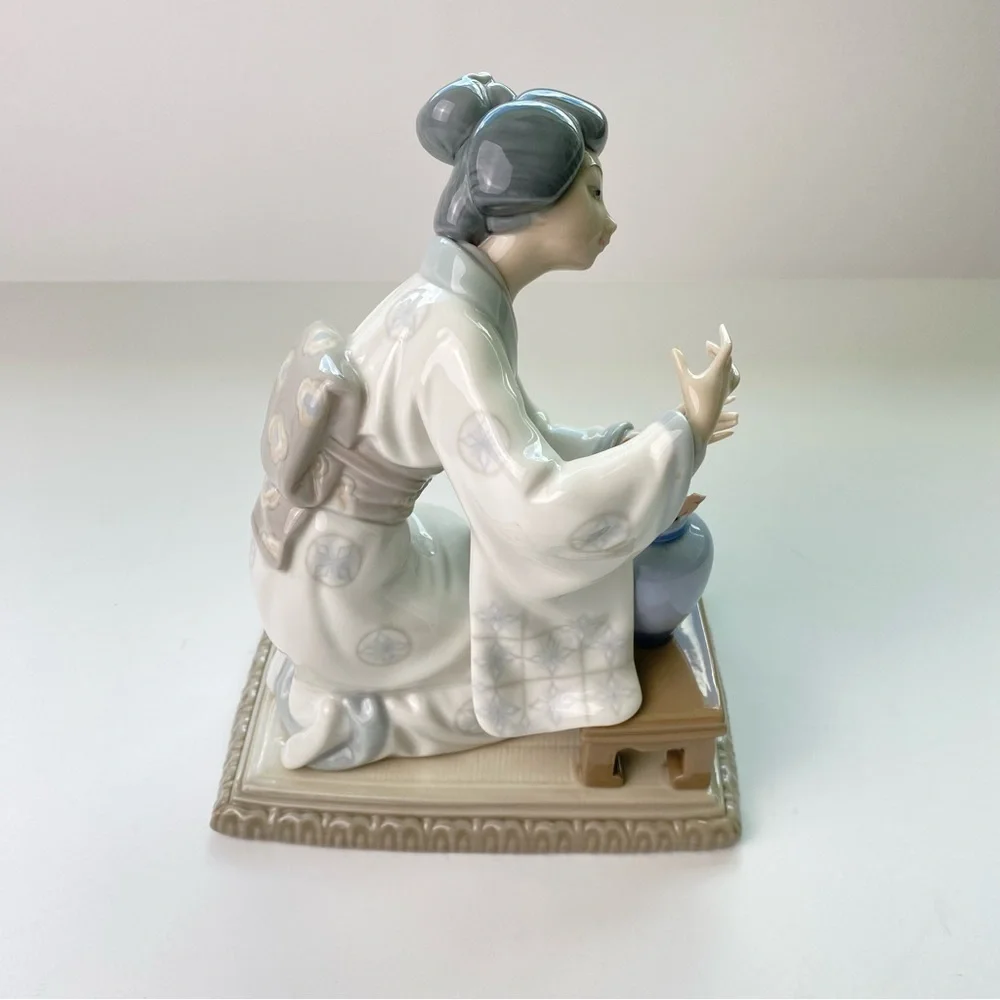 VINTAGE LLADRO JAPANESE GIRL DECORATING Flower Arranger - Picture 4 of 9